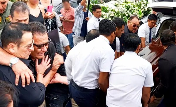 Piloto Julio César Sardan es enterrado en Santa Cruz tras accidente de avión por posible despresurización