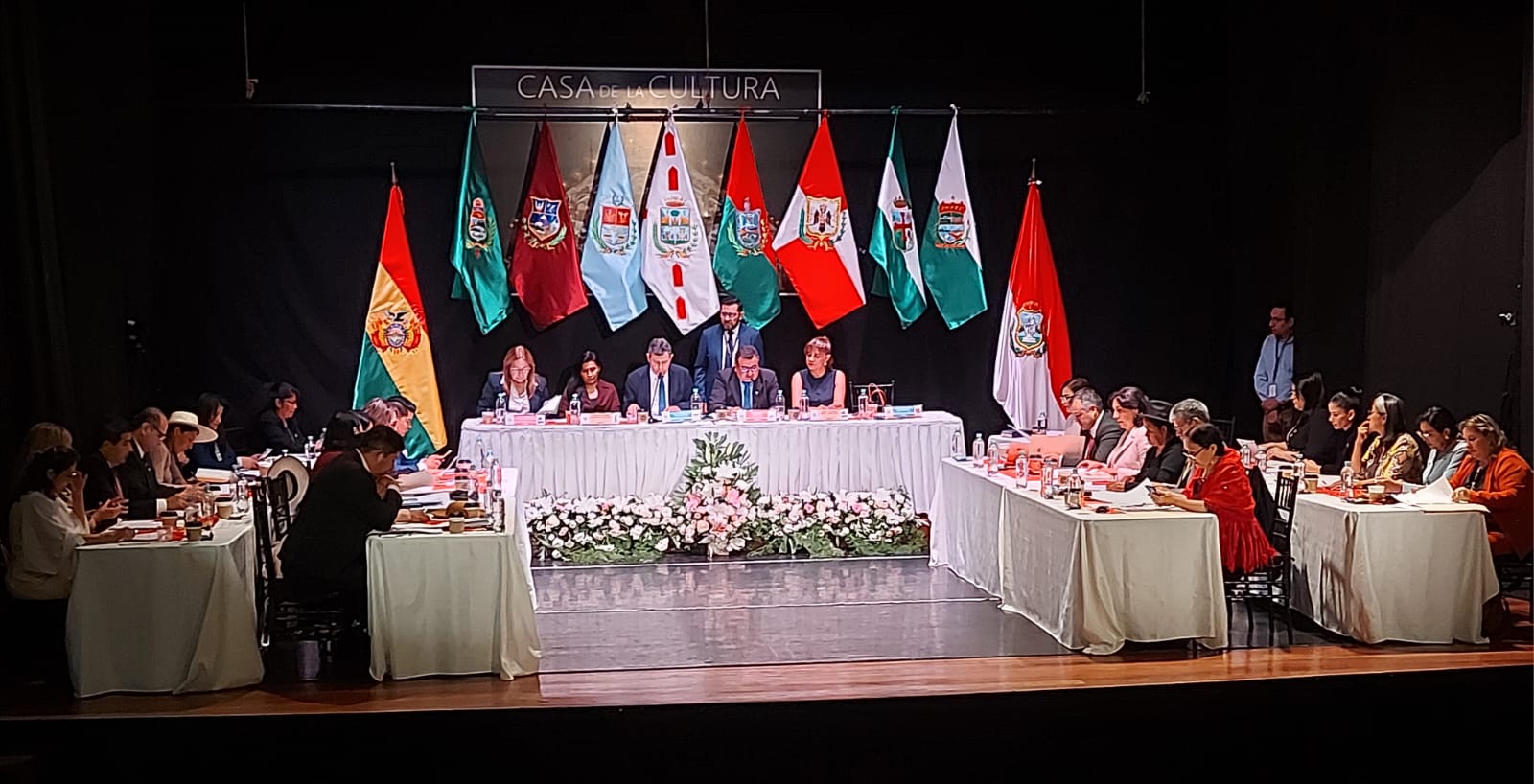 Senado aprueba $65 millones para planta de tratamiento de aguas residuales en Tarija; Paz firma ley en sesión