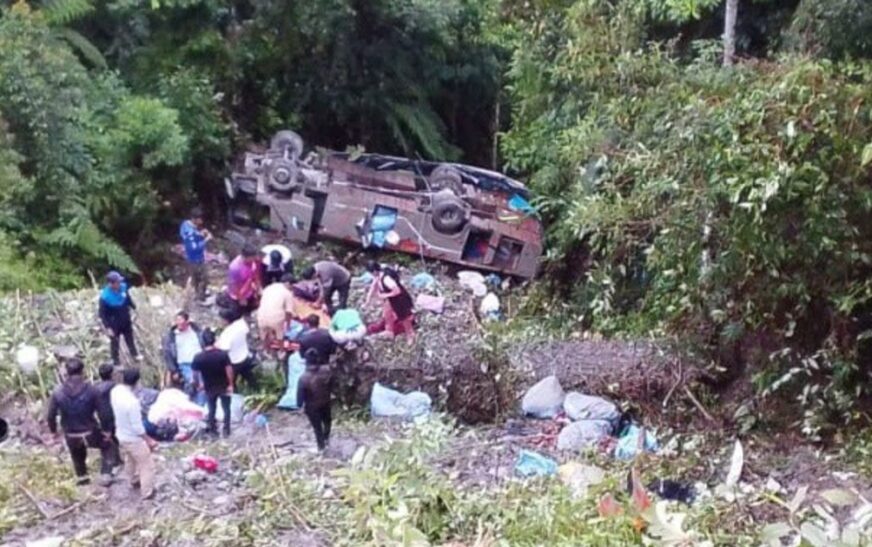 Bus cae 80 metros en La Paz: seis fallecidos y 19 heridos, chofer bajo investigación
