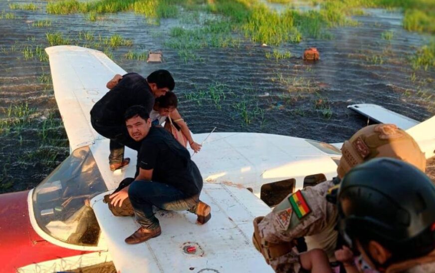 Piloto elige caer en el agua para evitar peligro mayor en aterrizaje de emergencia en Beni