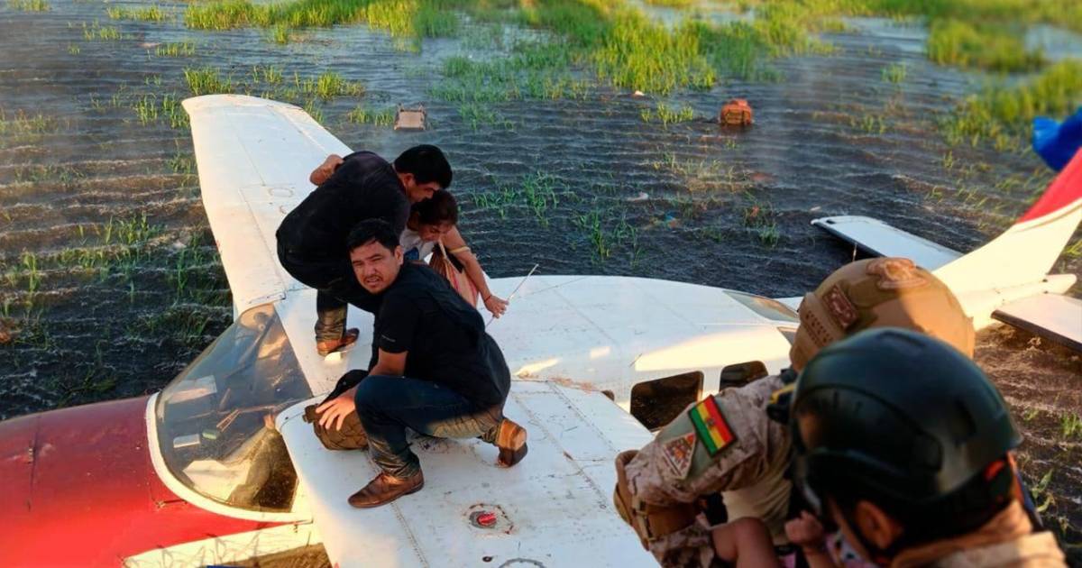 Piloto elige caer en el agua para evitar peligro mayor en aterrizaje de emergencia en Beni