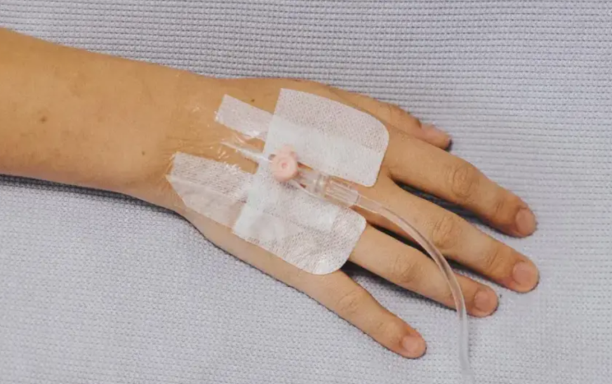 Niña de 9 años con fiebre amarilla sigue en terapia intensiva y familia pide ayuda para medicinas