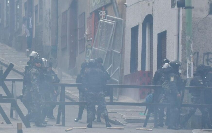 Movilizaciones en La Paz se intensifican con paro indefinido de choferes y marcha indígena rumbo a la sede de Gobierno