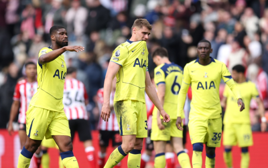 Spurs, a dos puntos del descenso, contratan apoyo psicológico para revertir la crisis