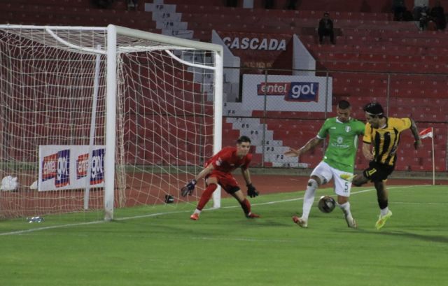 The Strongest no pudo romper el muro defensivo de Real Tomayapo y empató sin goles en Tarija