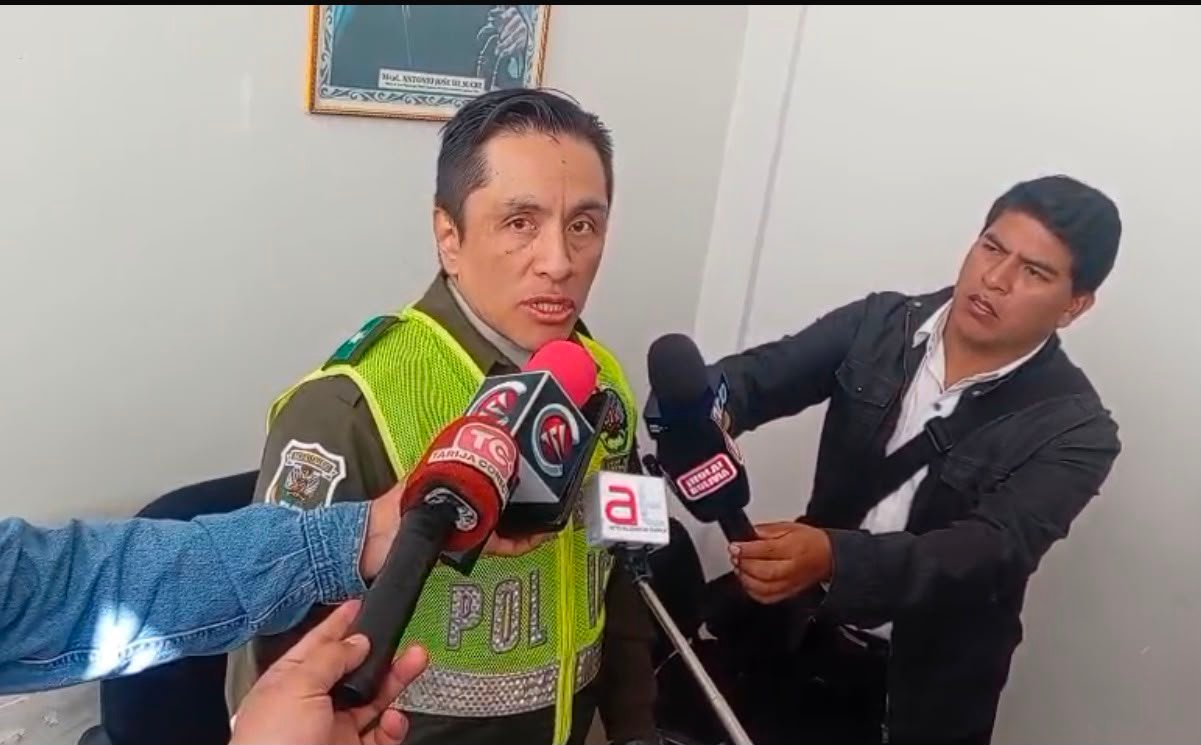 Mini van se embarranca en la carretera Tarija-Bermejo
