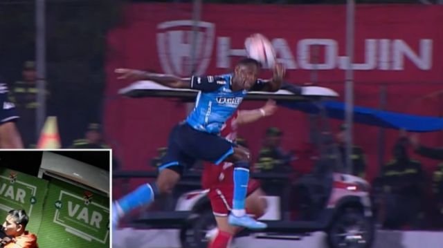 FBF: la mano de Enoumba justificó penal, no expulsión