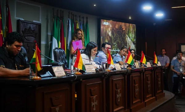 Álvarez propone mecanismos para evitar bloqueos en Santa Cruz