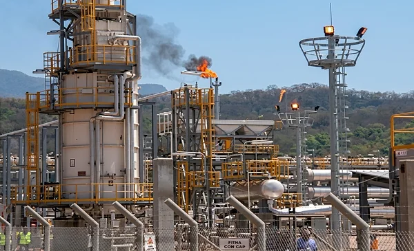 Gobierno redefine rol de YPFB ante desabastecimiento de carburantes