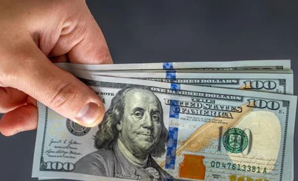 BCB fija el dólar oficial en Bs 12,45