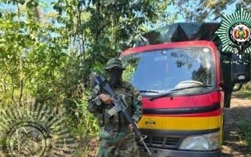 Aprehenden a dos pasajeros con 76 paquetes de marihuana