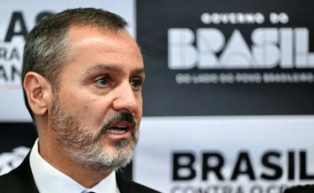 Juez de Brasil suspende al director de la Policía Federal