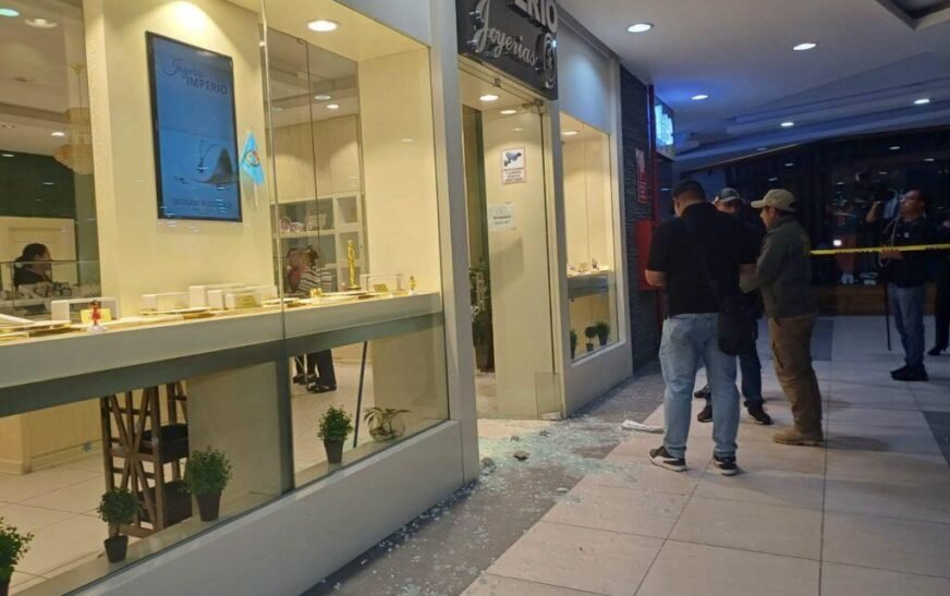 Aprehenden a tres implicados por robo a joyería en Cochabamba