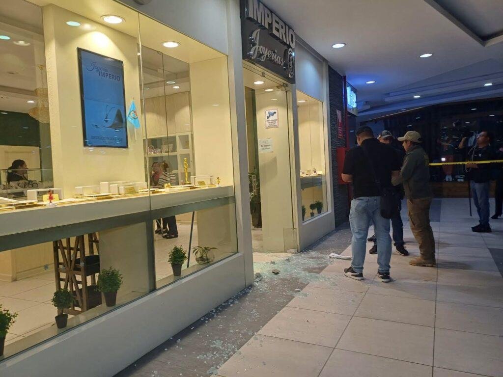 Aprehenden a tres implicados por robo a joyería en Cochabamba