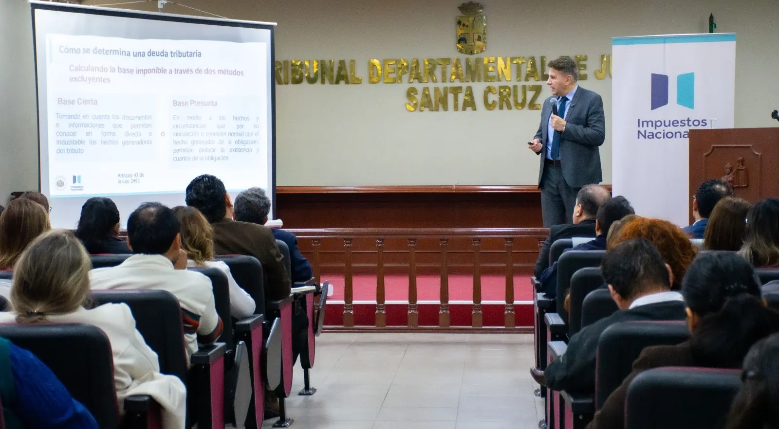 Impuestos Nacionales impulsa unificación de criterios tributarios en Santa Cruz