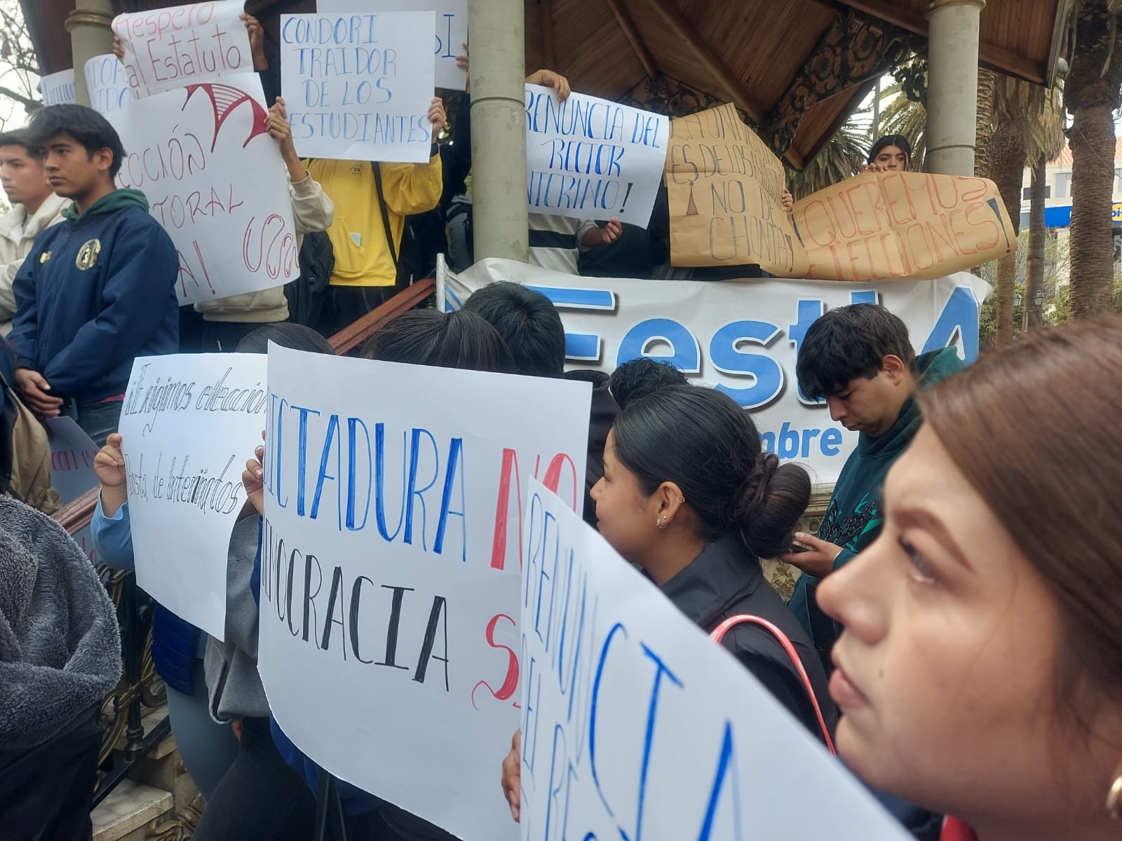 FUL pide elecciones y desconoce a autoridades interinas