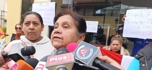 Mercados de Tarija bloquean Congreso gremial y piden elecciones