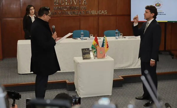 Arias asume Aduana interina con meta de institucionalización