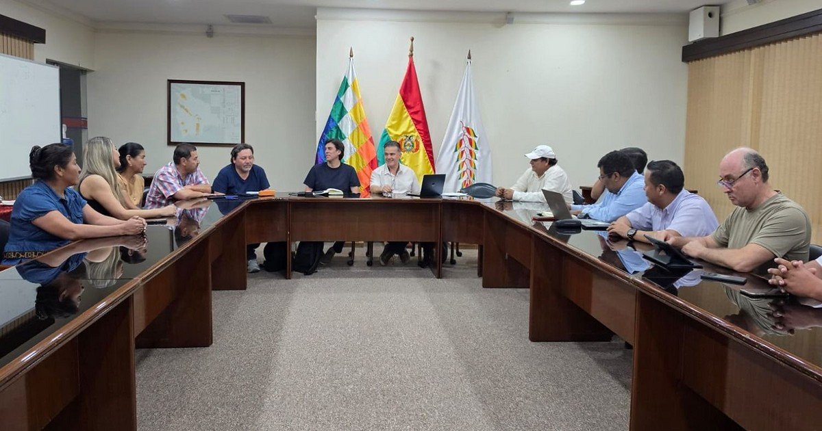 Gobierno busca contener protestas con diálogo en Santa Cruz