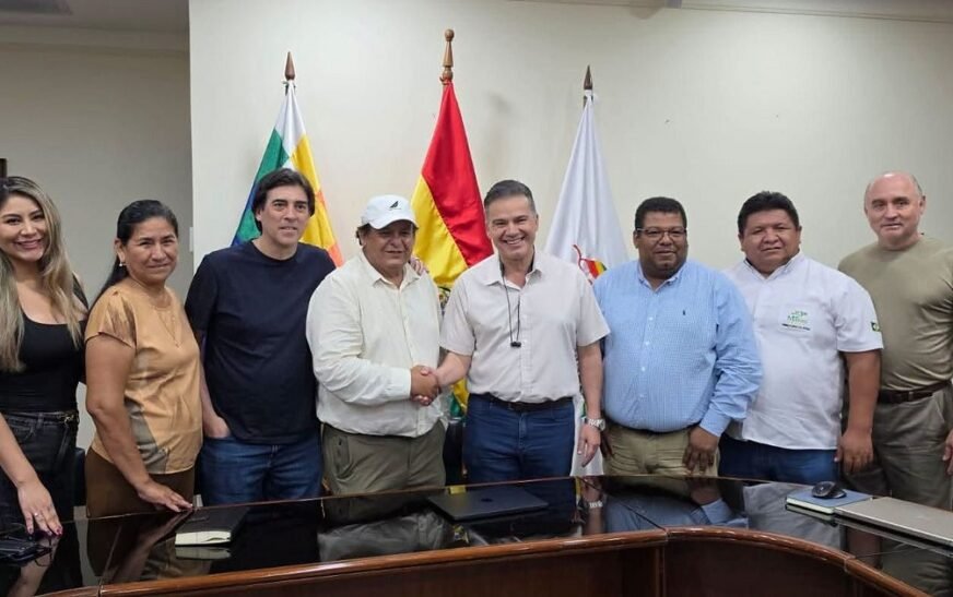 Transportistas de Santa Cruz descartan paro tras reunión con el Gobierno
