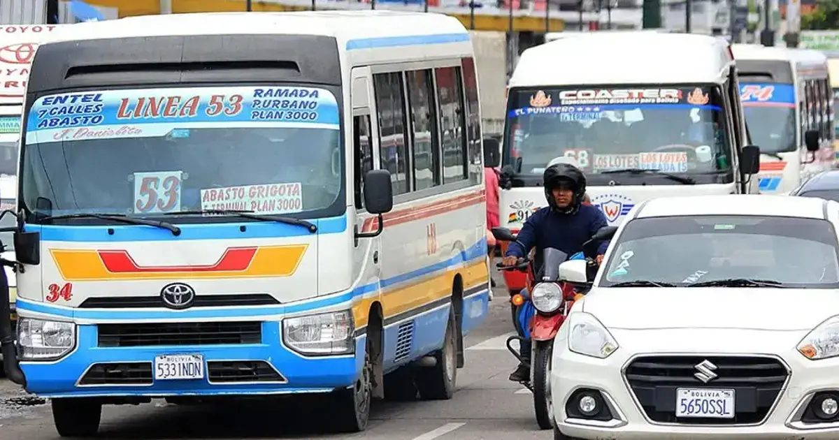 Transporte urbano pide tarifa transitoria tras alza del diésel