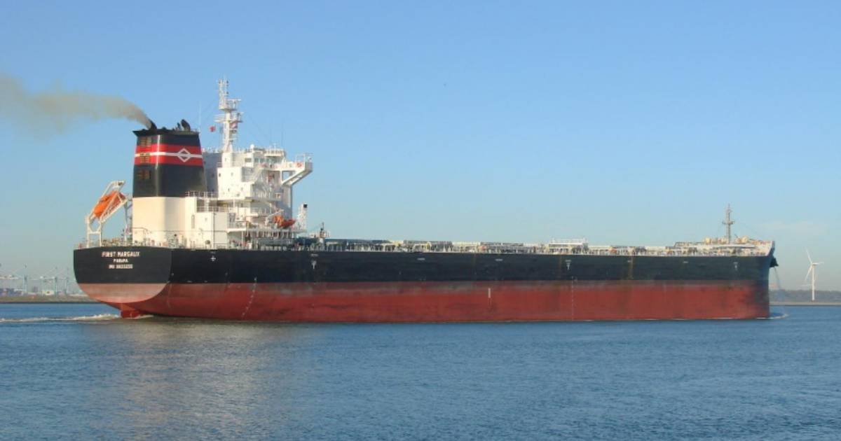 Choque entre carguero y pesquero en estrecho de Singapur