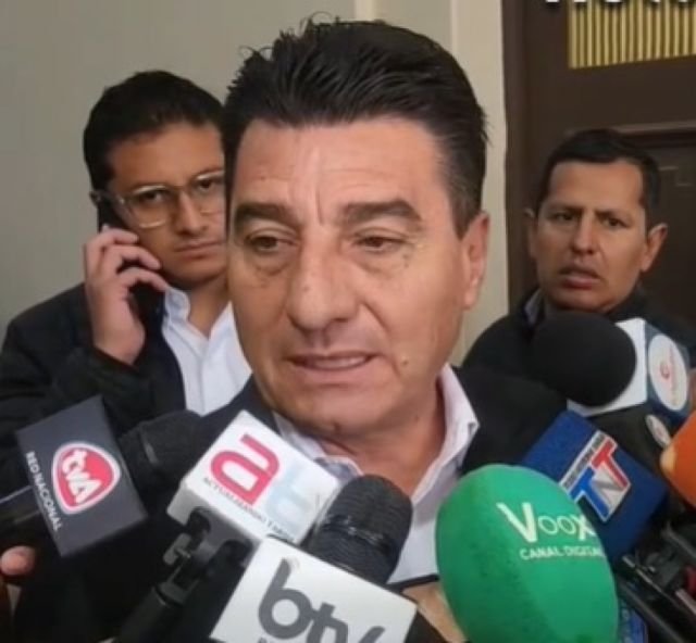 Alcalde de Tarija pide denunciar cobros excesivos en taxis