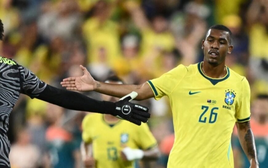 Irankunda adelanta a Australia con un golazo de falta