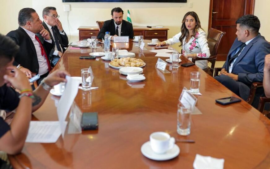 Gobernaciones dan plazo al Gobierno hasta el 31 de octubre
