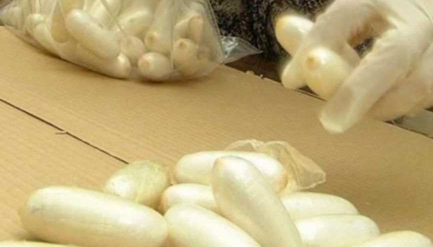 PRF detiene a 28 bolivianos con cápsulas de droga