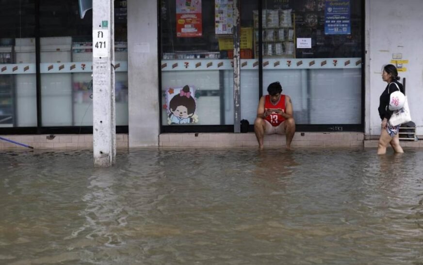 Ocho muertos y 1,8 millones afectados por inundaciones en Tailandia