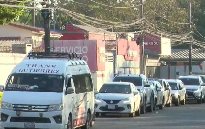 Diésel se distribuye con normalidad en la capital cruceña