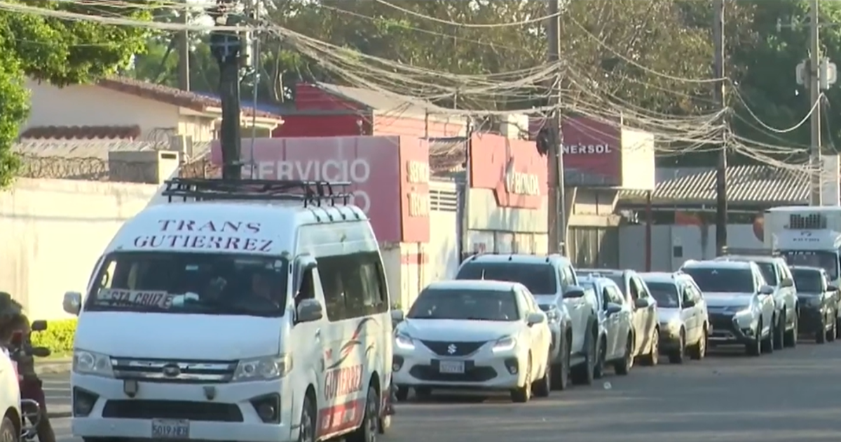 Diésel se distribuye con normalidad en la capital cruceña