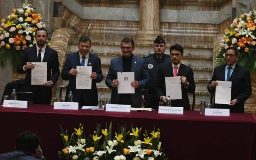 Paz promulga ley que devuelve prediarios al Gobierno