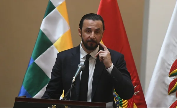 Velasco destaca ley que libera a gobernaciones de prediarios