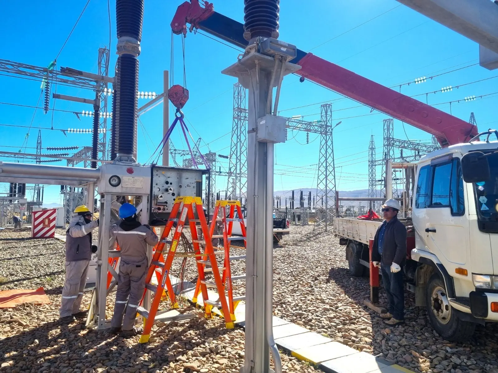 Paz envía al Parlamento nueva Ley de Electricidad
