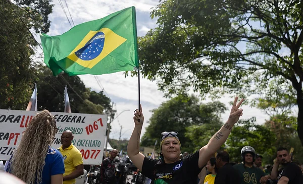 Lula y Bolsonaro hijo polarizan la campaña electoral