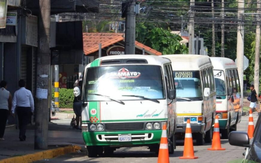 Bases del transporte cuestionan tarifa de Bs 3,50