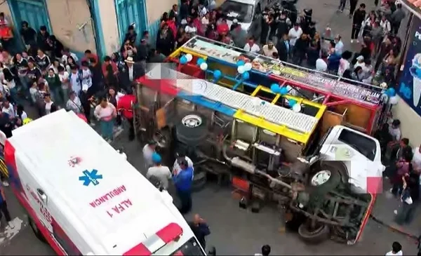 Accidente deja al menos 22 estudiantes heridos en Azogues