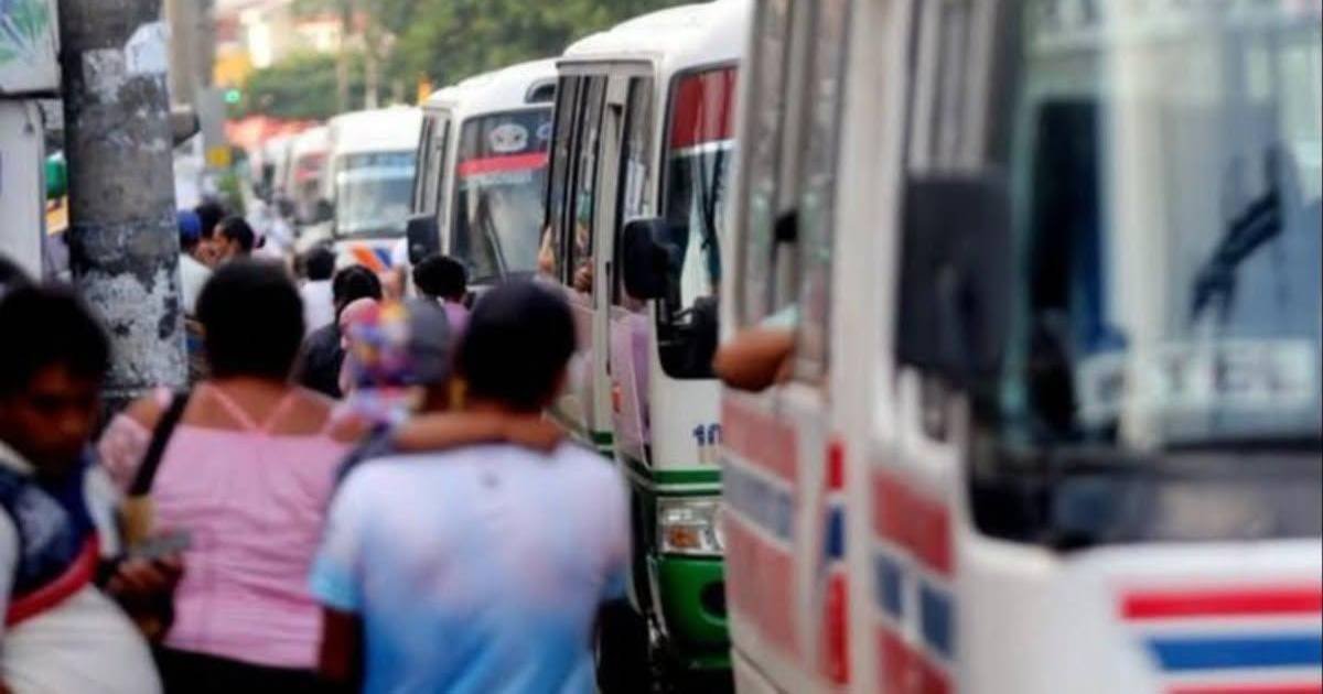 Maestros urbanos rechazan tarifa de Bs 3 para mayores