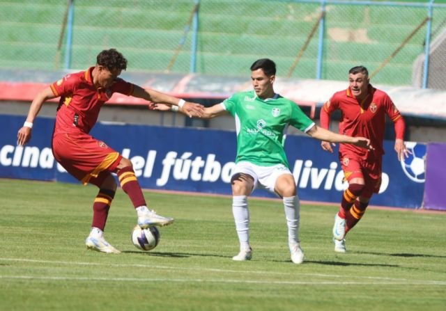 Real Oruro golea en el complemento y complica a Tomayapo