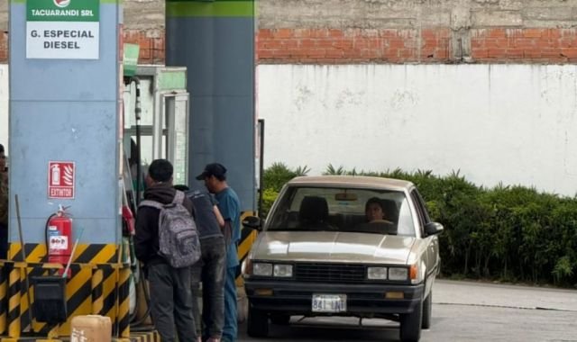 Asosur reporta mismo volumen de gasolina y persisten filas