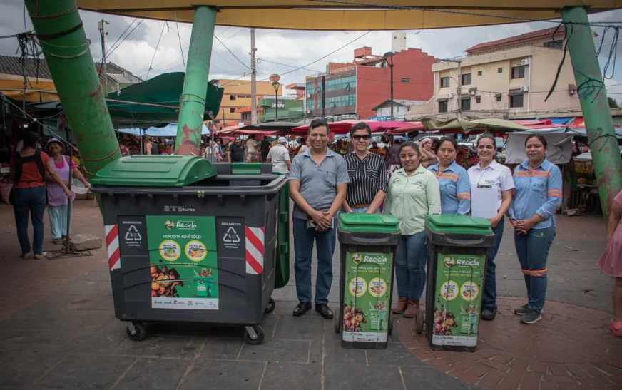 Emacruz entrega contenedor para restos de frutas y verduras