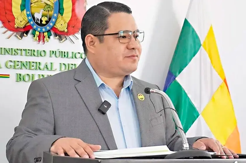 Desprecintan oficinas de Roger Mariaca para recolectar indicios