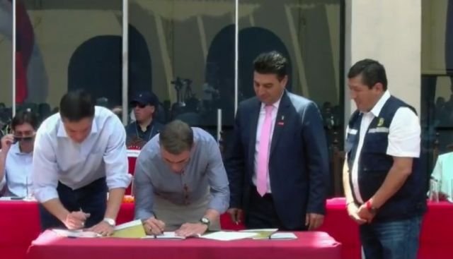 Rodrigo Paz participa en acto por planta de Tarija