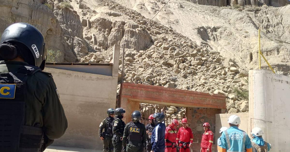 Alcaldía ejecuta operativo por desprendimiento en Achumani