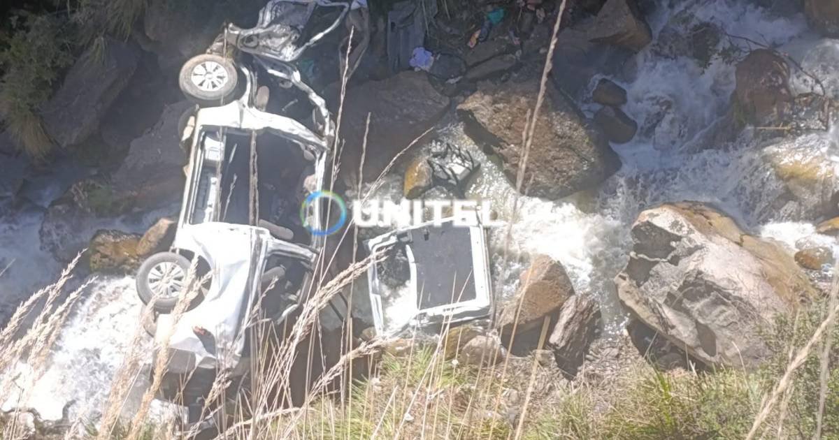 Motorizado con trabajadores de mina se precipita en Tres Ríos