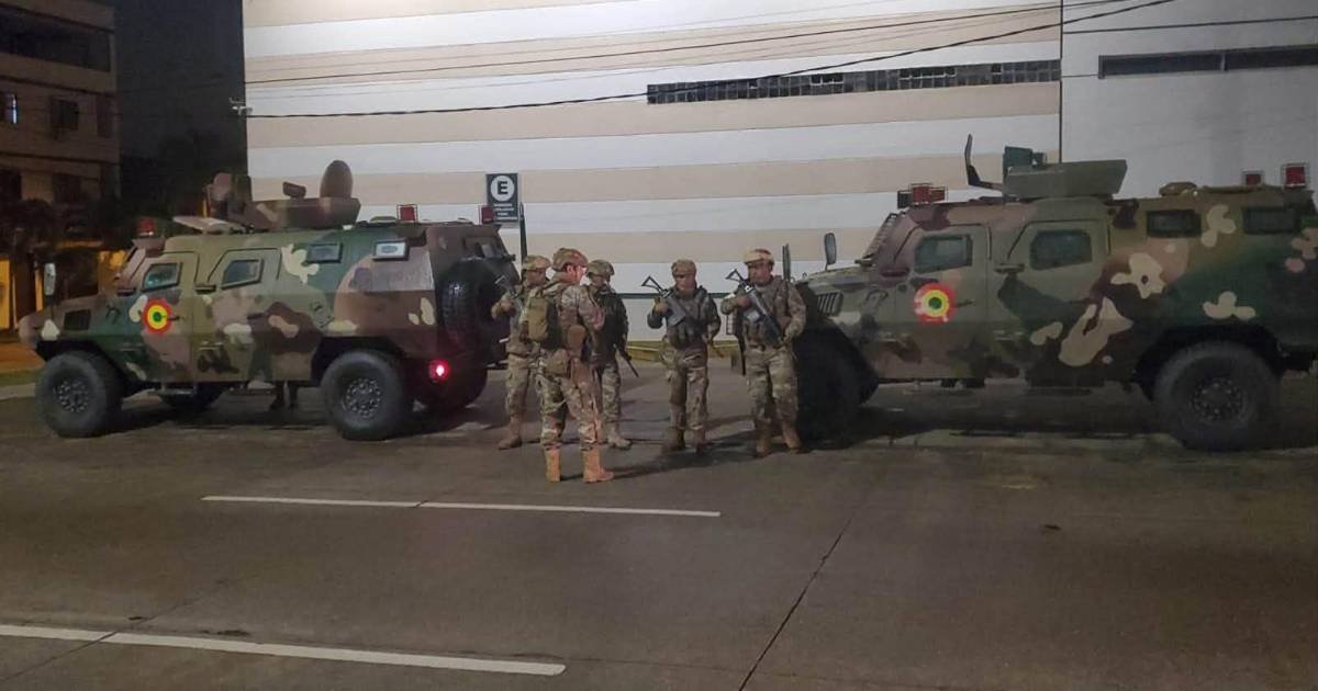 Ejército patrulla Santa Cruz tras atraco a joyería