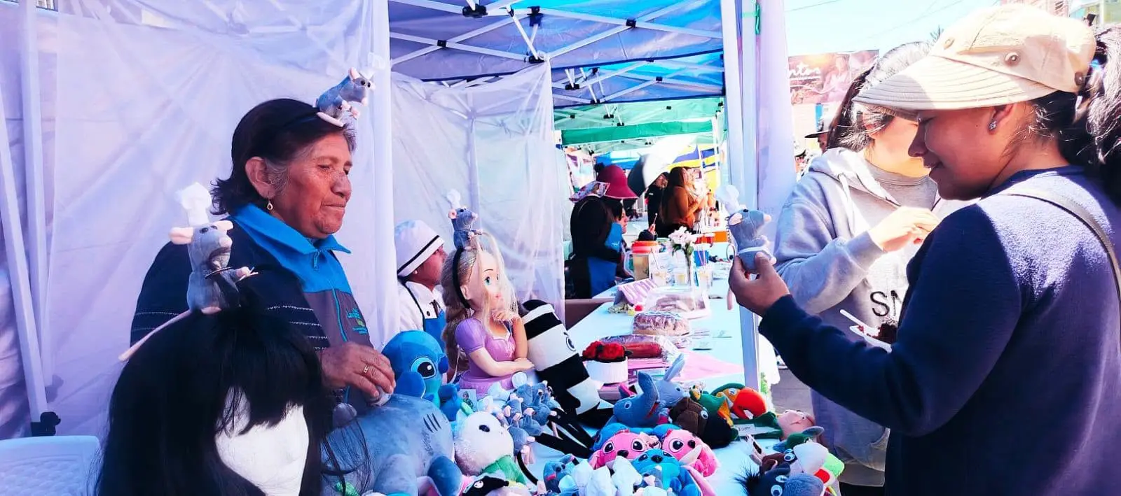 Más de 100 emprendedores exhiben su talento en El Alto