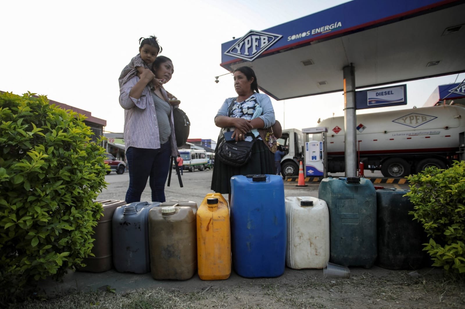 Luis Alfaro denuncia reventa de combustible a 20 bolivianos